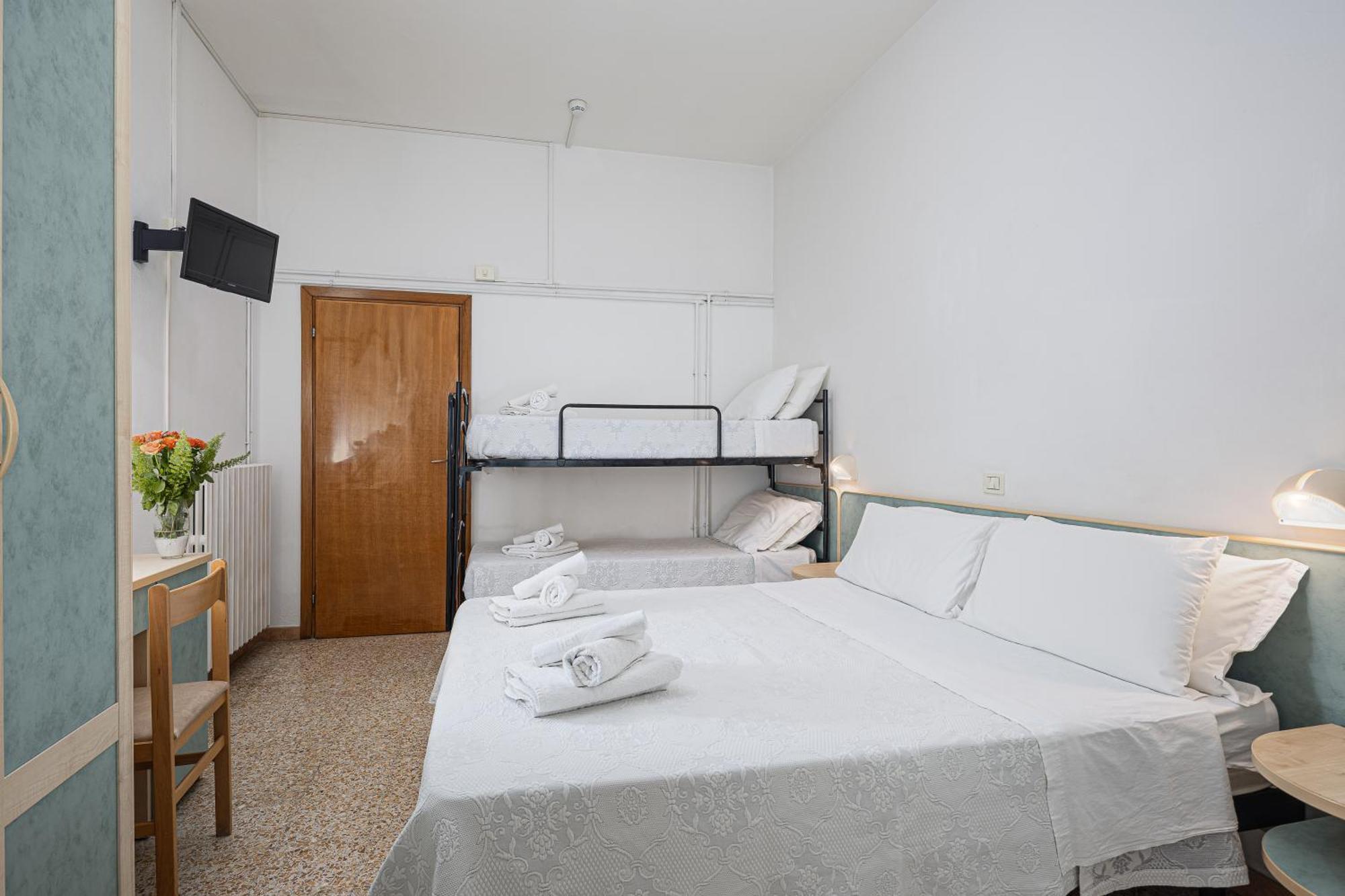 Hotel Luca Valverde  Exterior photo